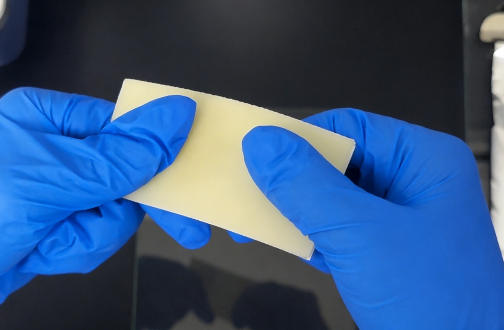 深圳大学生研发出新型灭火贴片：毫秒级响应 可定制触发温度