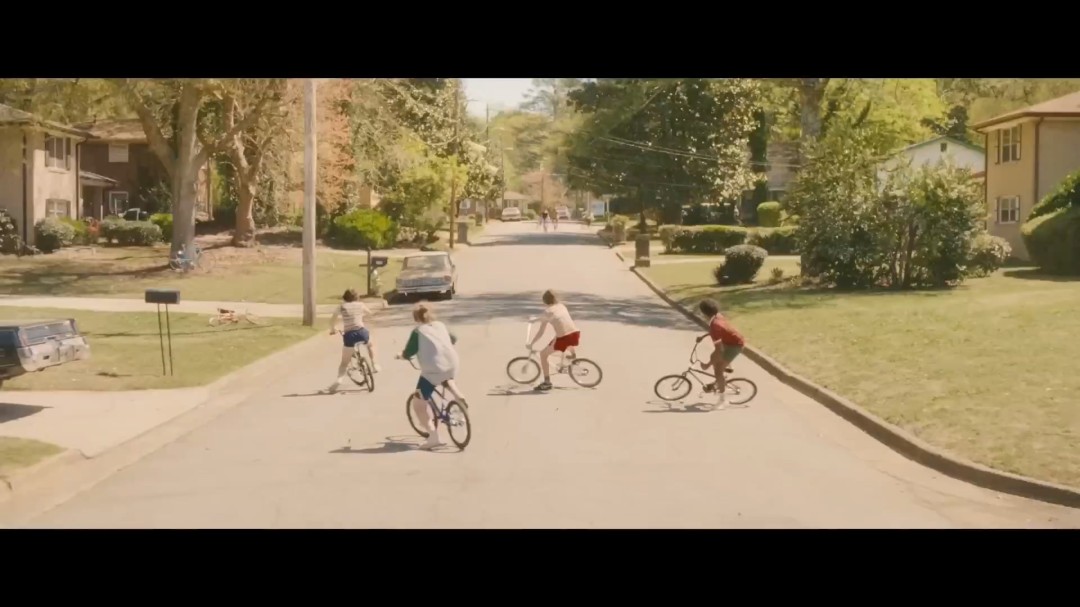 《逃出绝命街》前导预告 安妮·海瑟薇+麦克格雷主演