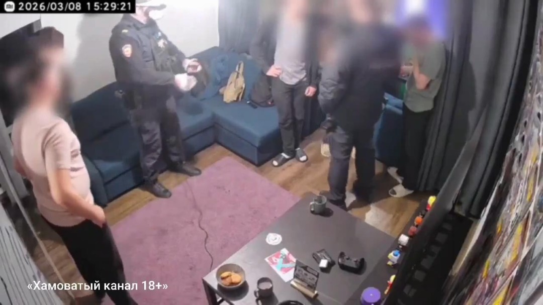 俄罗斯警察逮捕犯人后 竟然当面玩他的游戏！