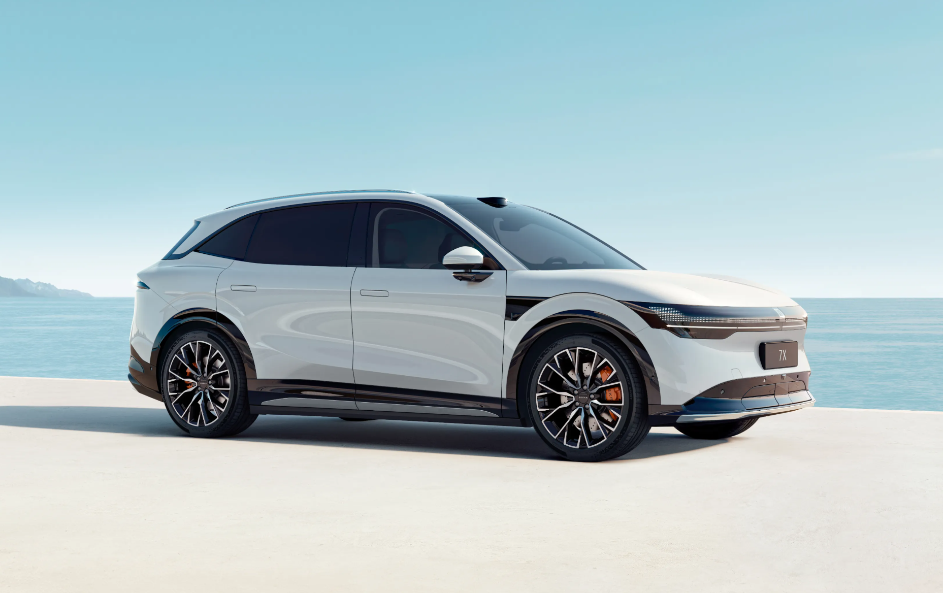 小学生实名投诉极氪 建议取消让她写作业的小桌板！极氪回应