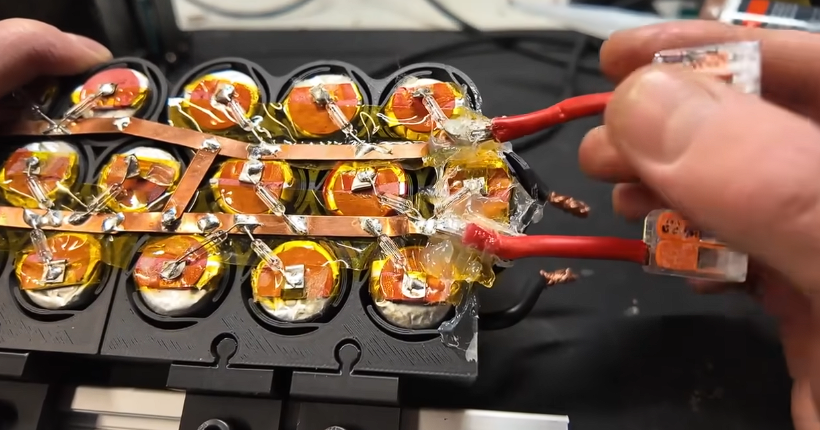 博主用500颗电子烟电池打造汽车动力电池：支持USB-C充电