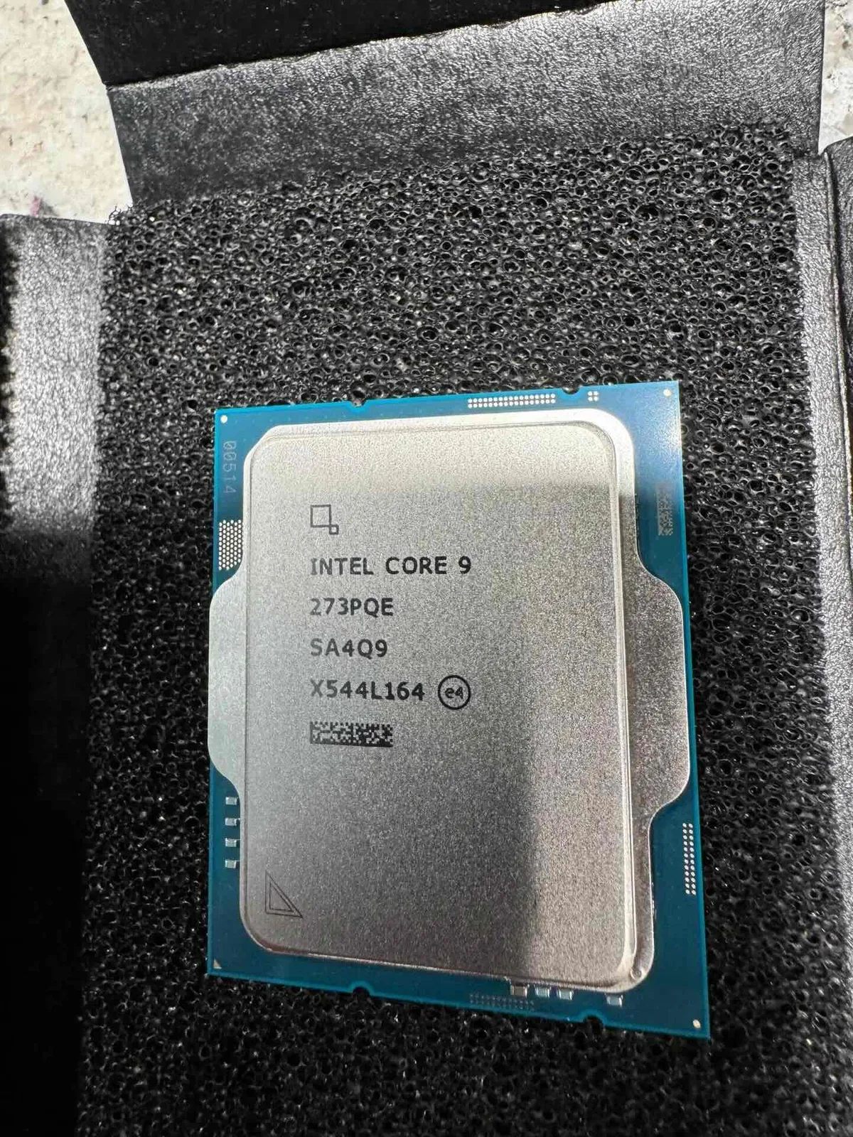12个纯P核+无E核!Intel酷睿9 273PQE现身Z790主板