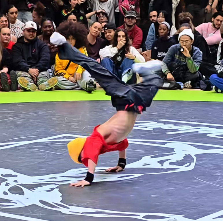 自古英雄出少年！13岁中国小孩哥夺得世界街舞冠军