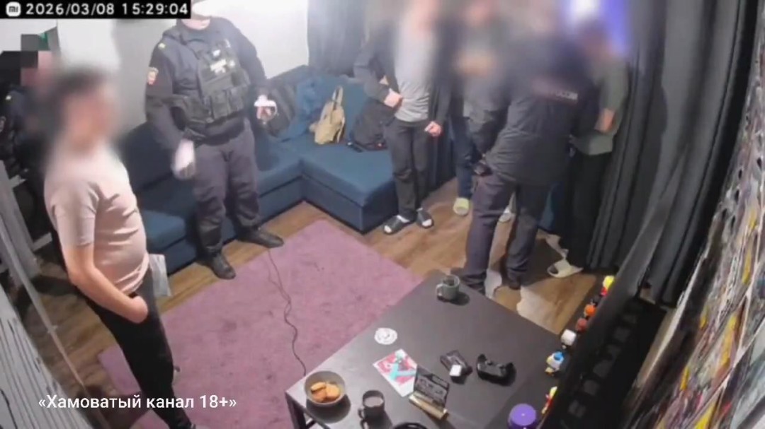 俄罗斯警察逮捕犯人后 竟然当面玩他的游戏！