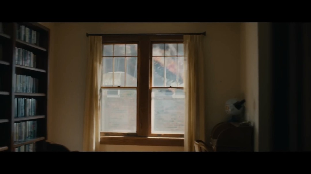 《逃出绝命街》前导预告 安妮·海瑟薇+麦克格雷主演