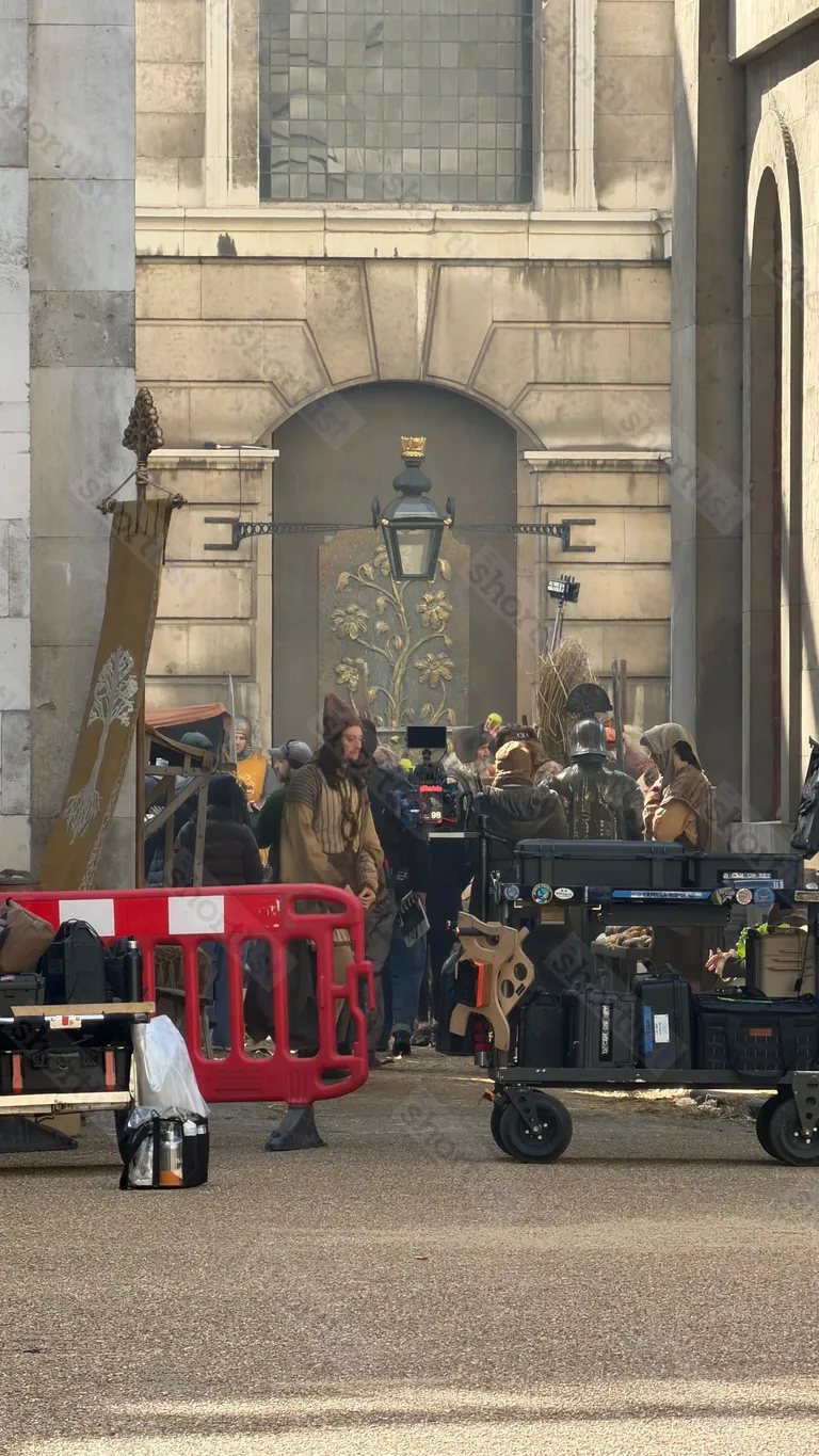 《艾尔登法环》大量电影片场照曝光：玛莉卡与食粪者现身 ！