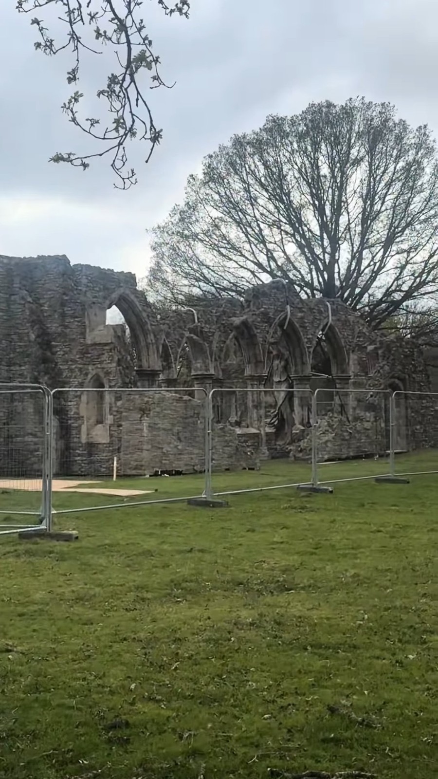 《艾尔登法环》电影片场照泄露:玛莉卡教堂实景曝光