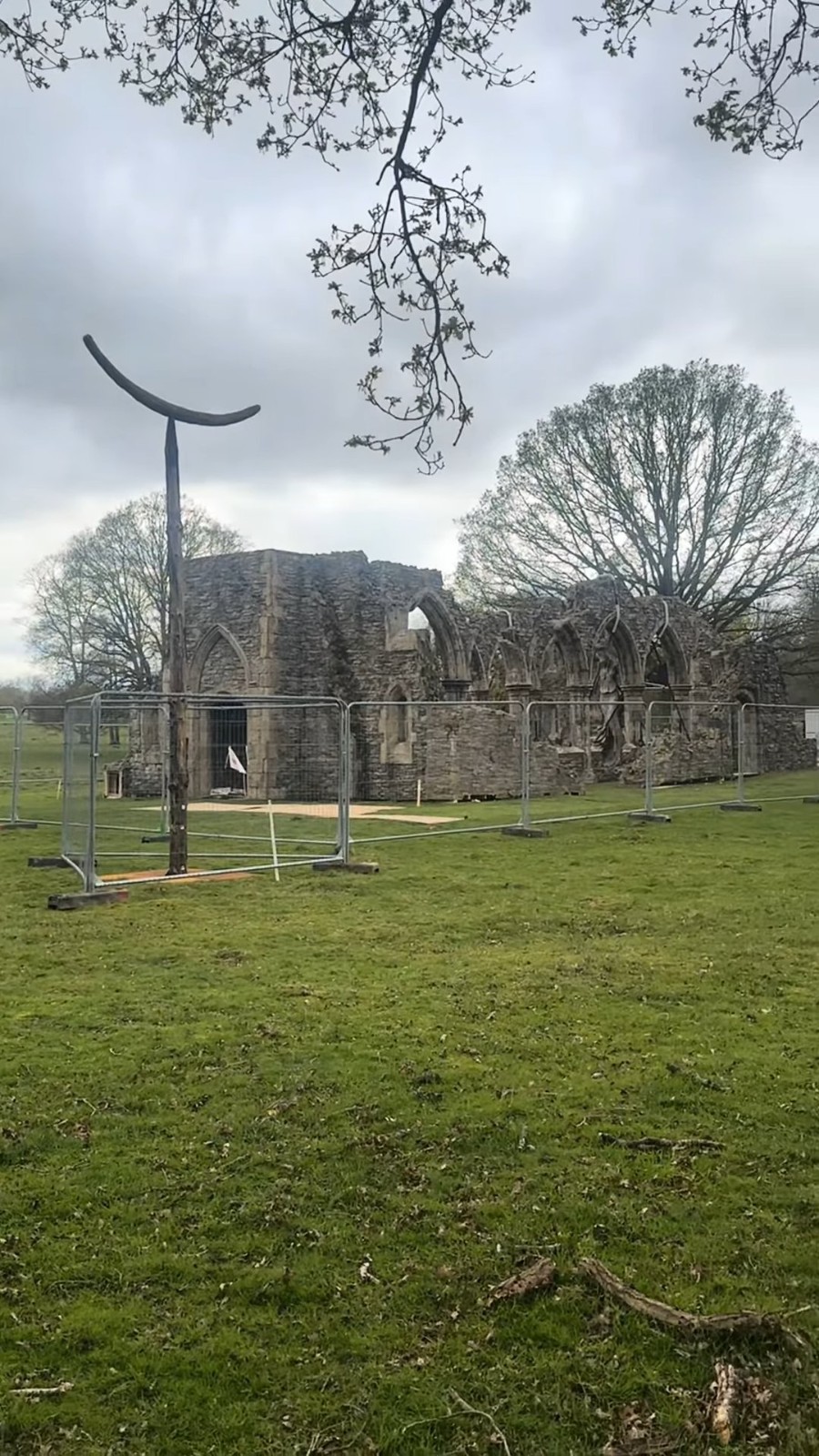 《艾尔登法环》电影片场照泄露:玛莉卡教堂实景曝光