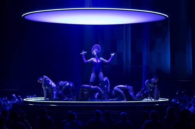 安妮海瑟薇《圣母玛利亚》新剧照 黑丝女神吸睛