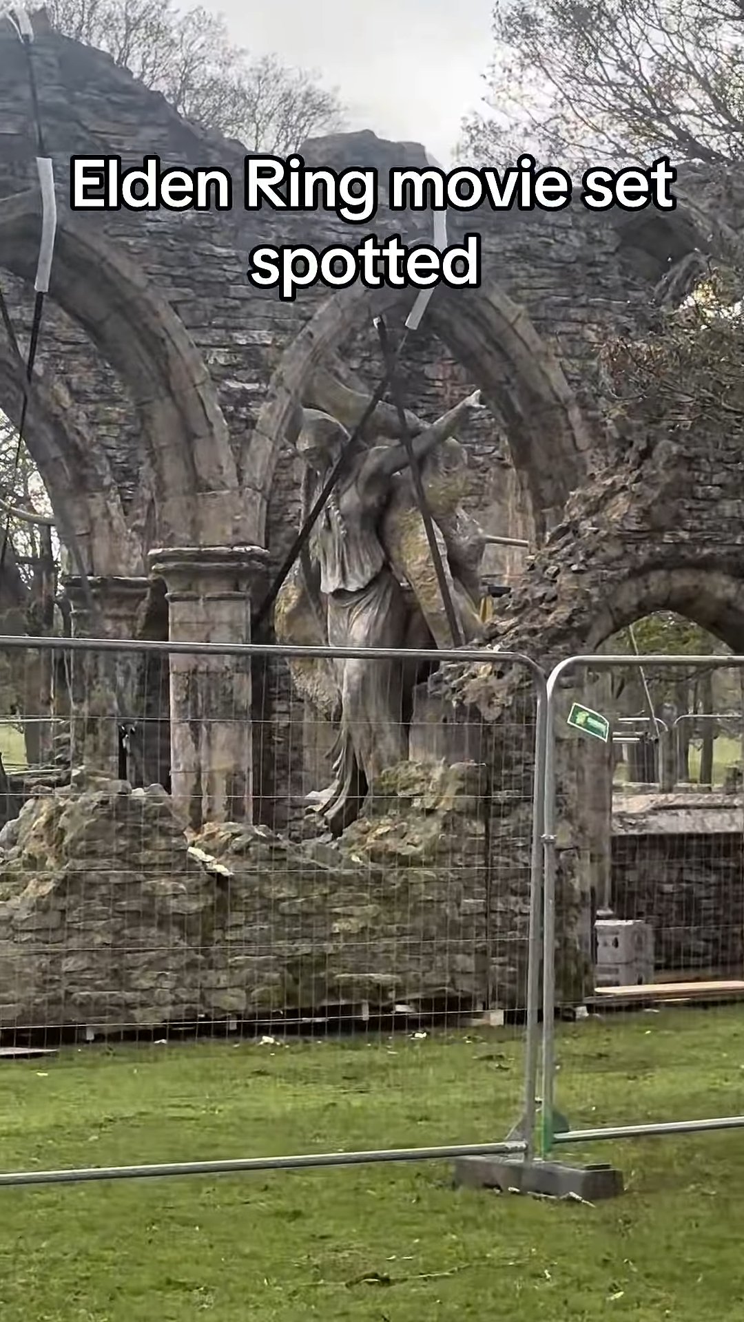 《艾尔登法环》电影片场照泄露:玛莉卡教堂实景曝光