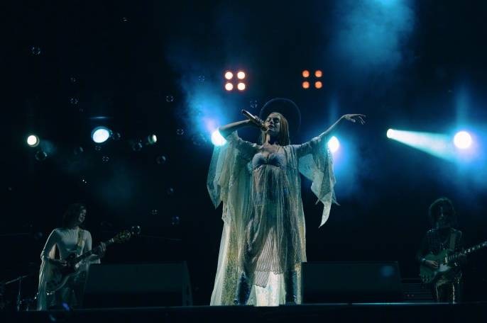 安妮海瑟薇《圣母玛利亚》新剧照 黑丝女神吸睛