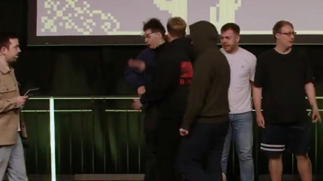 颁奖台上直接动手 《反恐精英》选手因袭击对手被禁赛10年