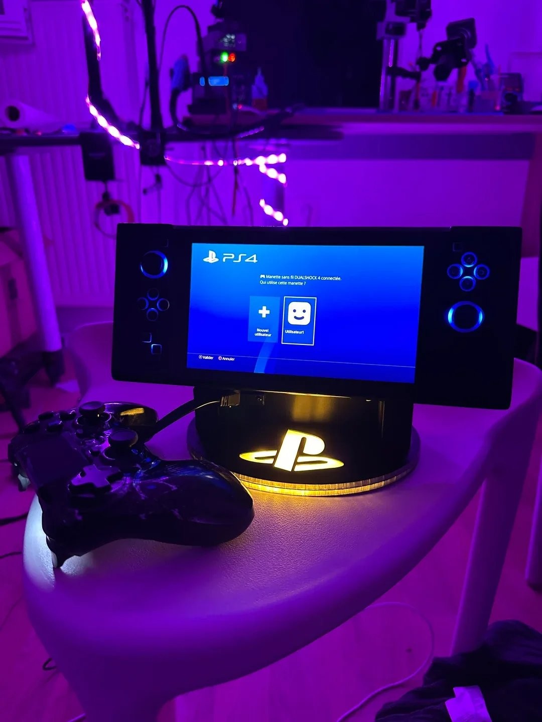 这才是真正的PS4掌机！海外大神亲手打造 能玩一个半小时《神秘海域4》