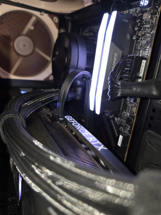 玩家称每月都小心翼翼检查 但RTX 5090接口还是烧了