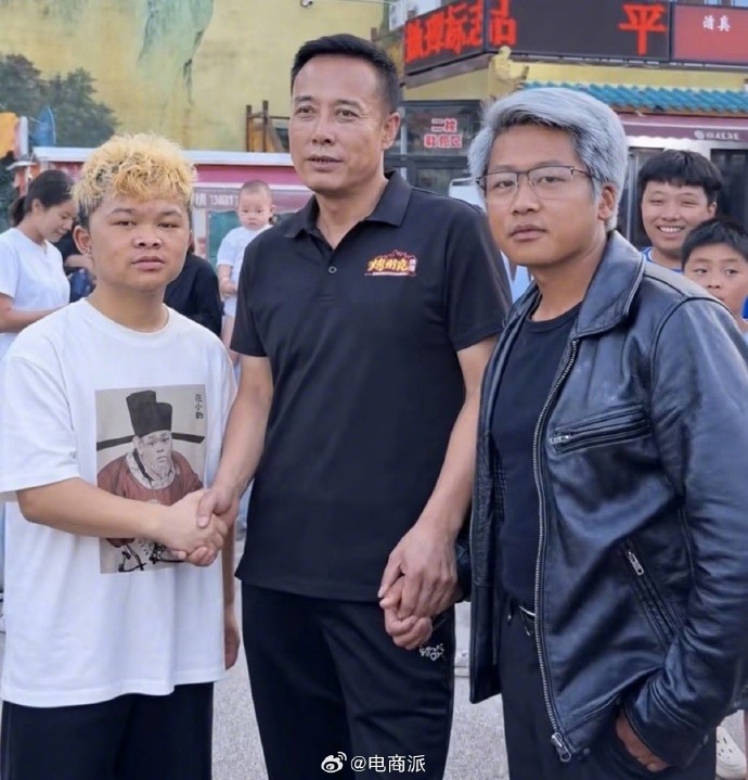 蚌埠住了!马云黄仁勋马斯克山寨三巨头线下联动