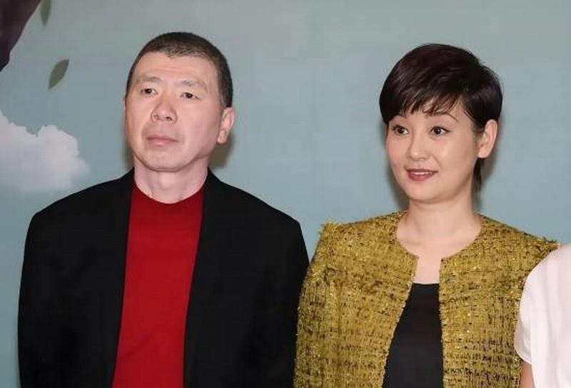 冯小刚拒绝AI和短剧 电影院也不去：不让抽烟受不了