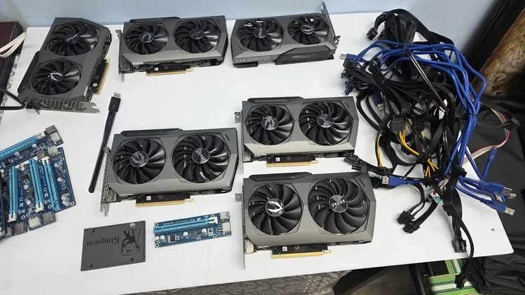 白捡12张RTX3070!老外地下室挖出两台矿机 总价值2.4万