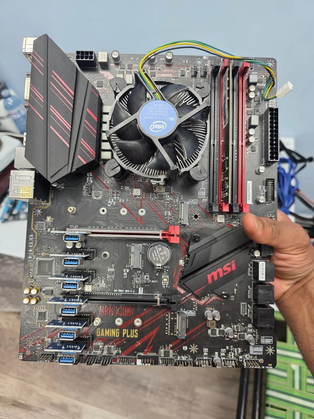 白捡12张RTX3070!老外地下室挖出两台矿机 总价值2.4万