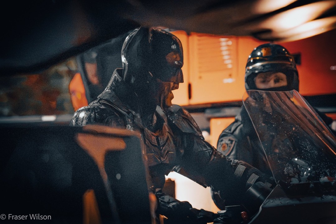 《新蝙蝠侠2》片场照曝光 警灯交错气氛紧张