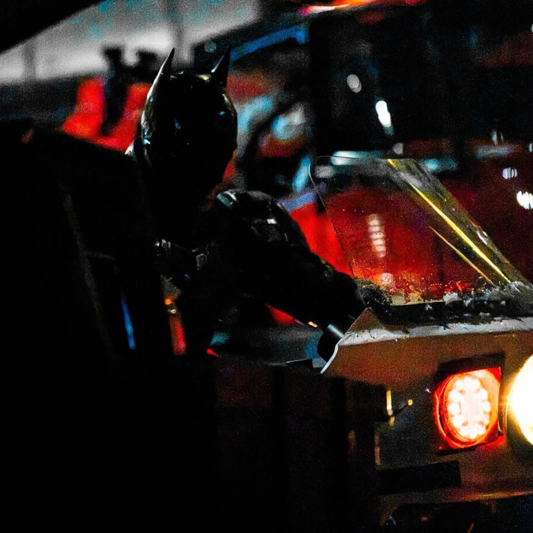 《新蝙蝠侠2》片场照曝光 警灯交错气氛紧张