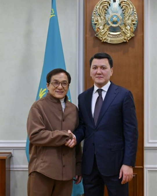 成龙新片在哈萨克斯坦拍摄 竟吸引副总统当面感谢