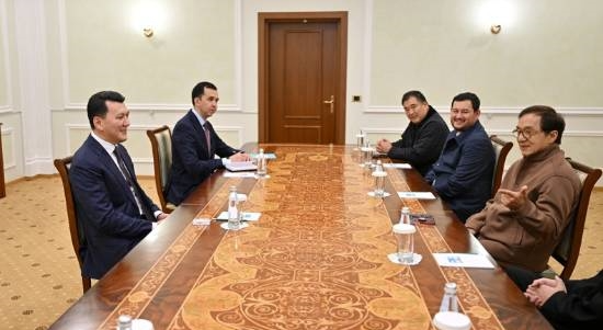 成龙新片在哈萨克斯坦拍摄 竟吸引副总统当面感谢