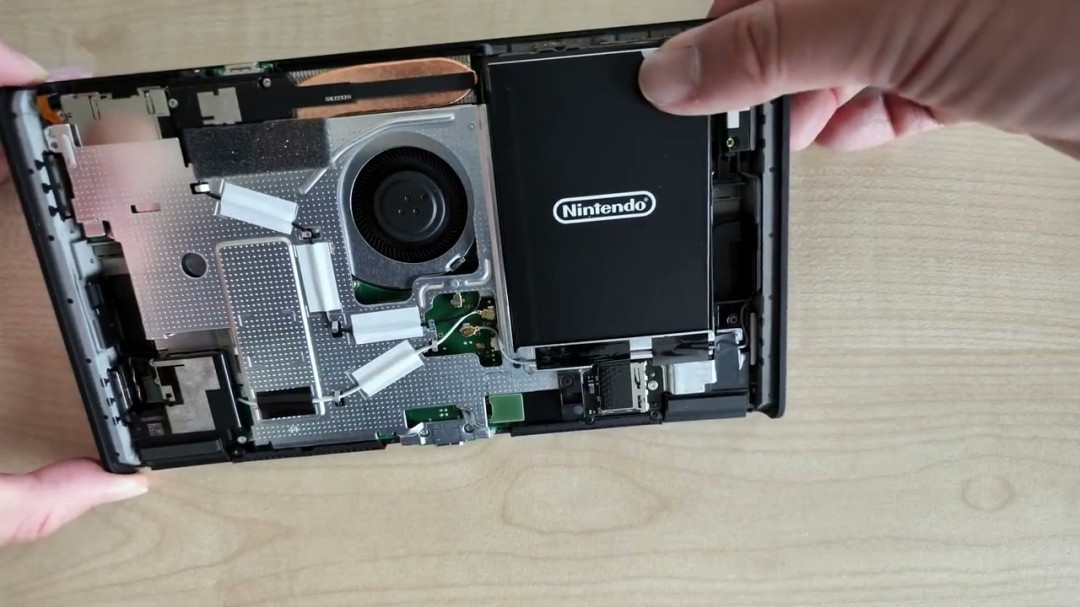 新版Switch 2官方视频：更换电池现在更容易了